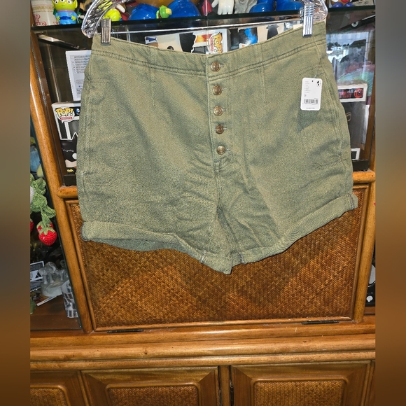 We The Free Moxie Olive Green Button Front Shorts - Picture 6 of 8
